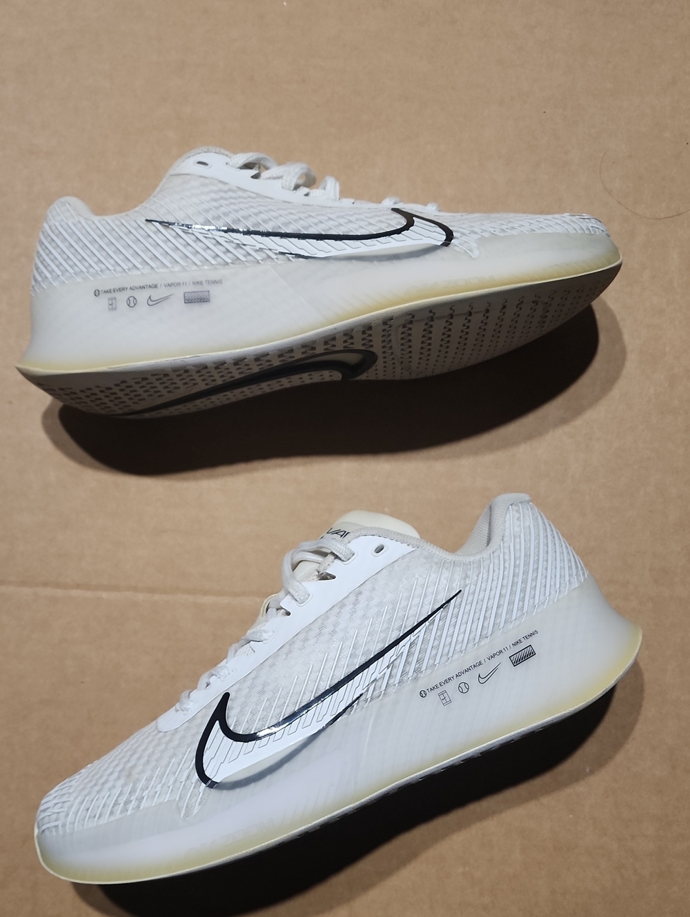 Nike Court Air Zoom Vapor 11 HC Tennis Shoes DR6965-100 Women’s Size 9.5